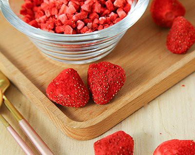 product-1-1 freeze dried whole strawberries made in China.jpg