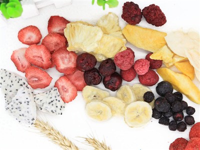 How do freeze dried fruits and vegetables retain their flavor?