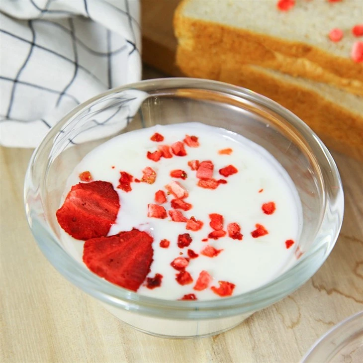 Whole Dried Strawberries